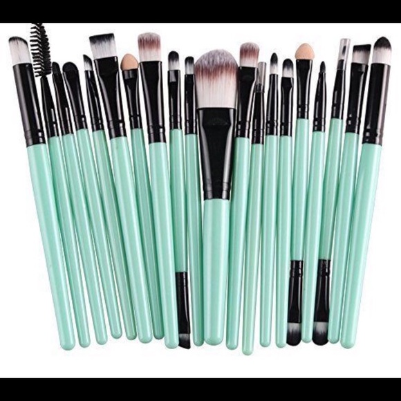 Other - Cinidy 20 pcs Makeup Brush Set